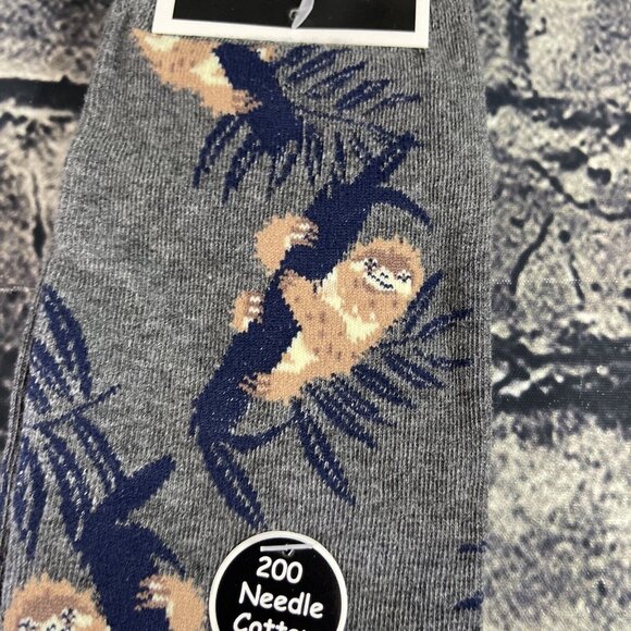 Fun Circle Men's Gray Sloth Sox size 10-13 Crew Socks 2 Pair Shoe sz 6-12 - Picture 5 of 9